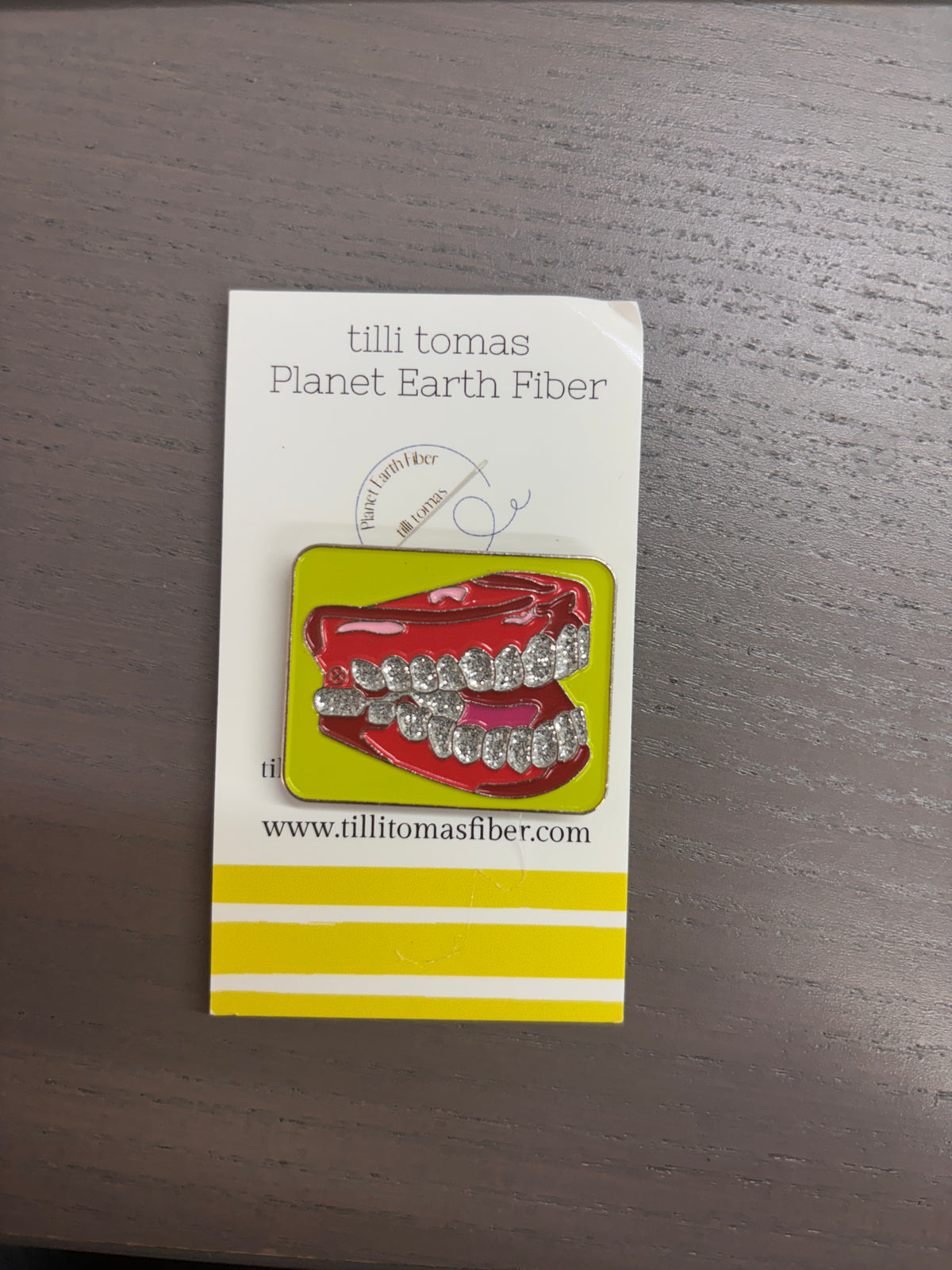 Chomp Teeth Needle Minder