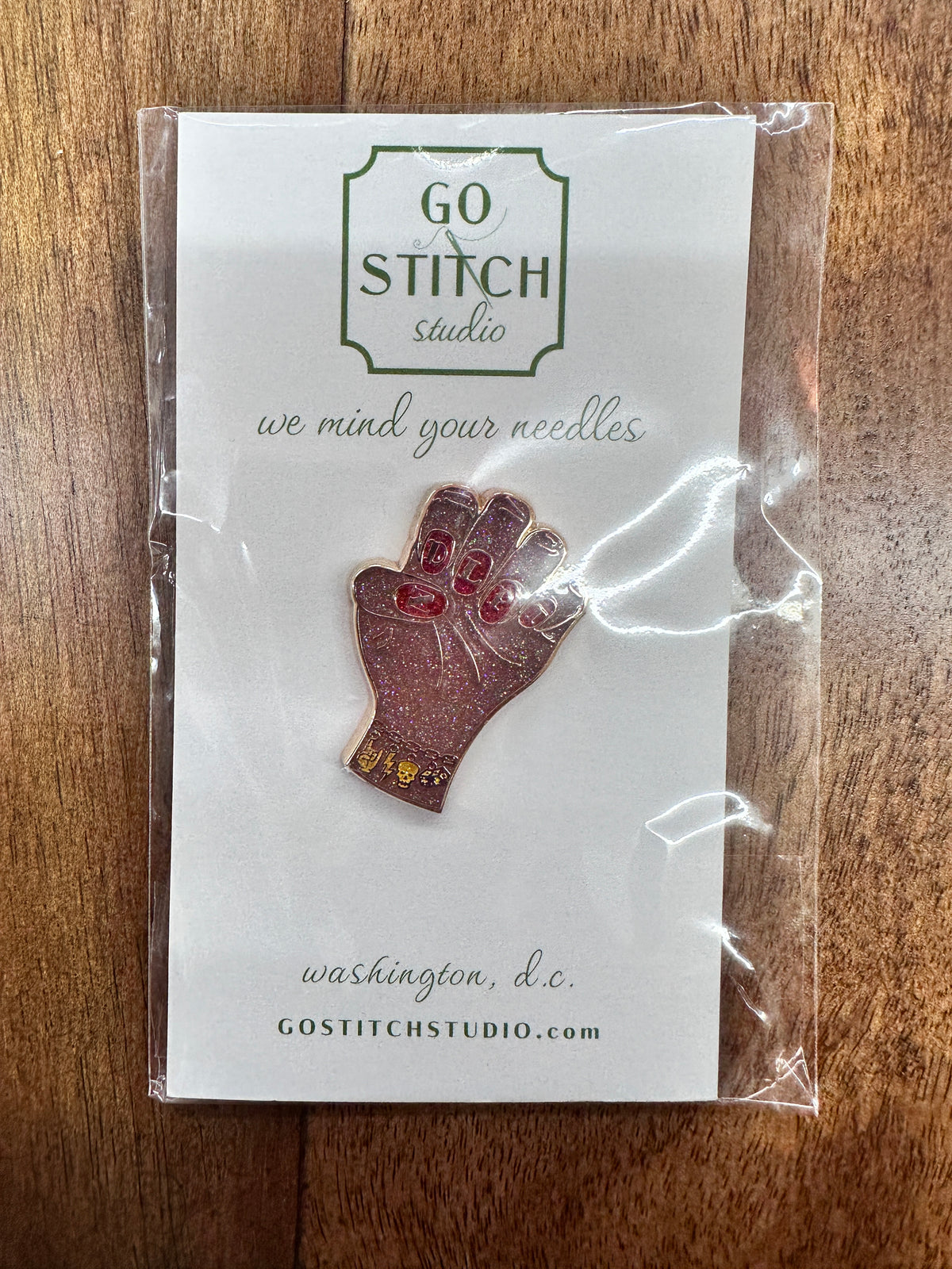 Brown Glitter Nails Needle Minder