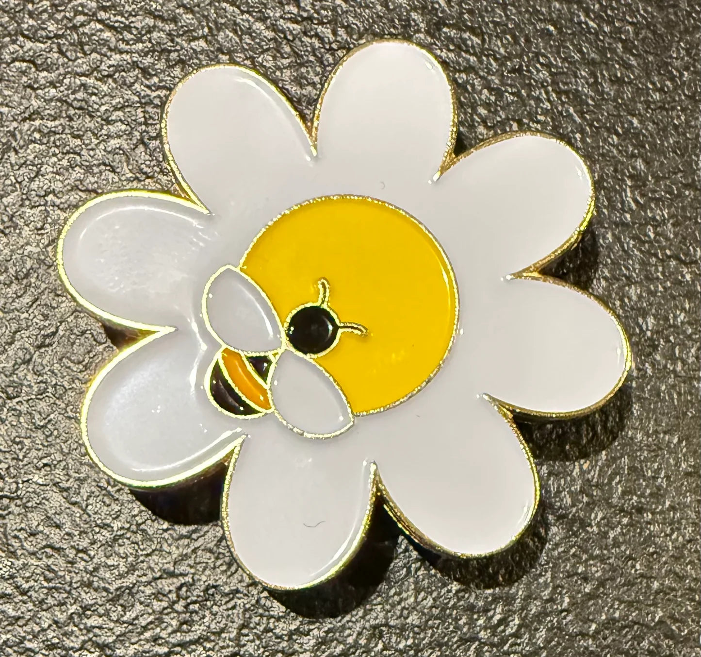 Bee on Daisy Needle Minder
