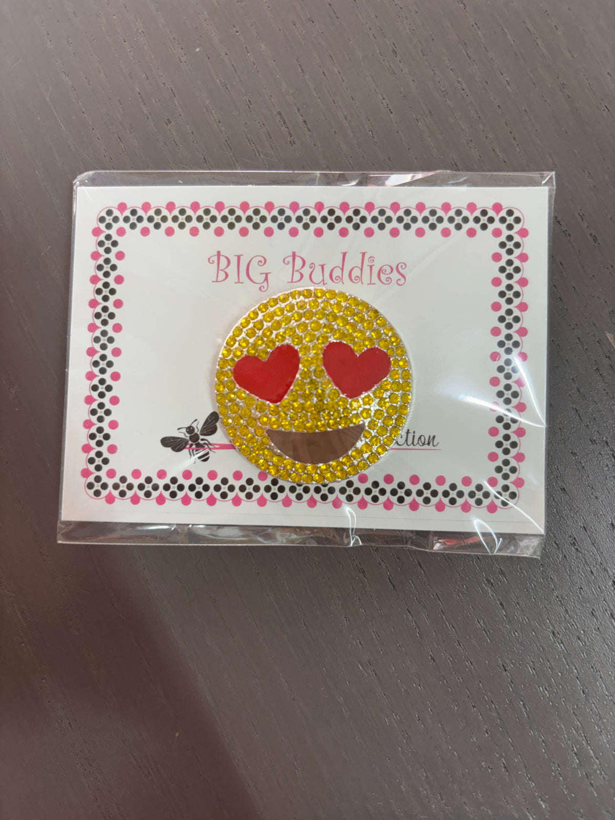Red Heart Eyes Smiley Face Needle Minder
