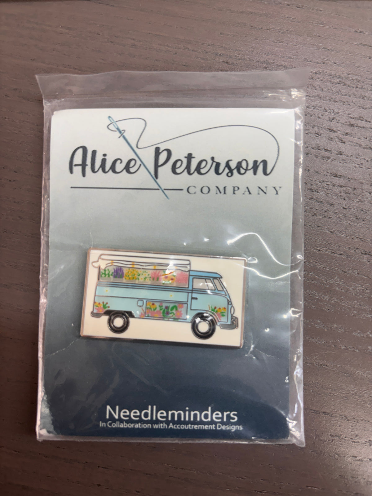 Vintage Blue Flower Van Needle Minder